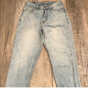 light wash mom jeans